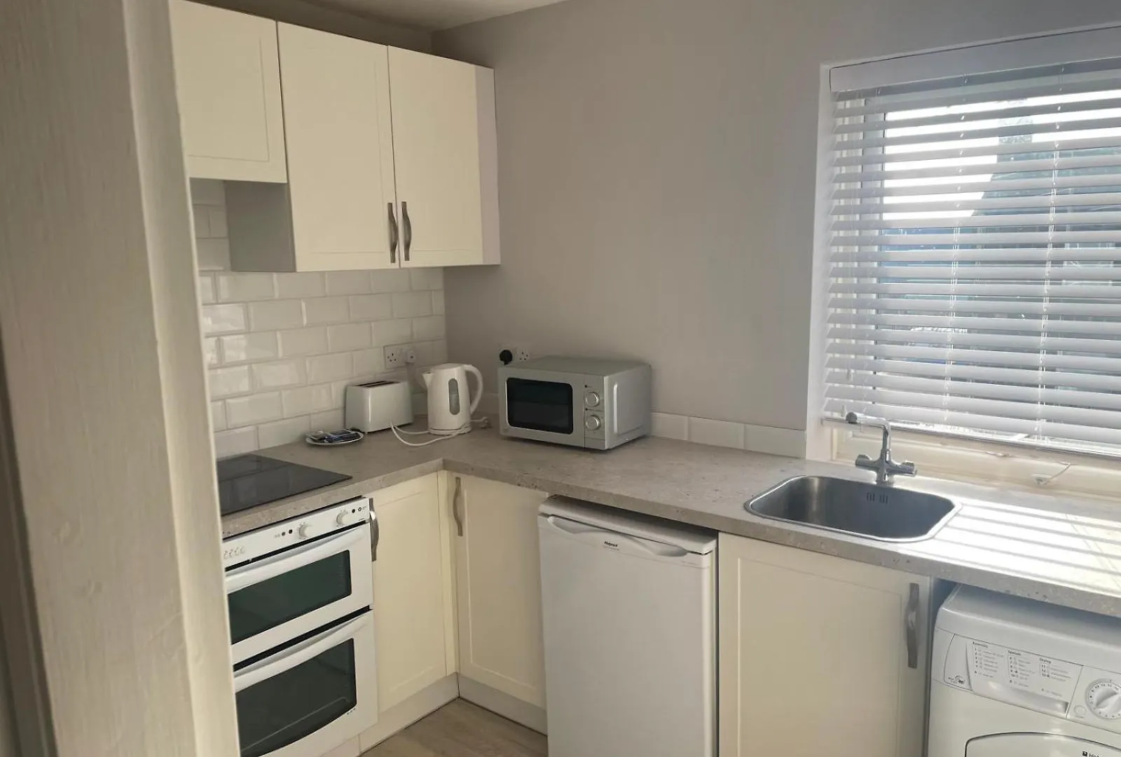Apartament Horsforth Studios- A Home From Home Perfectly Located 6 Minutes To Lba Airport And A 1 Minute Walk To The Station- Sleeps Up To 4